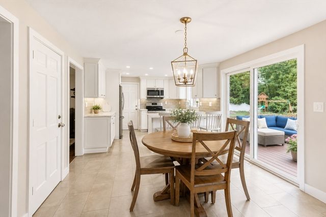 135 Lawndale Rd, Mansfield, MA 02048