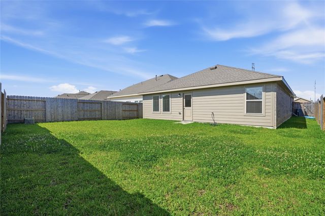 9910 Cliffside Ridge Drive, Baytown, TX 77521