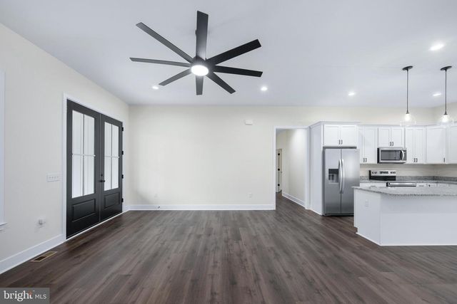 564 CURRIOMAN DR, Montross, VA 22520