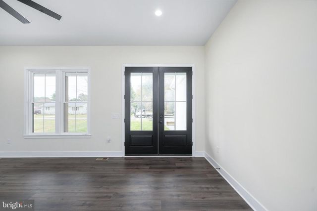 564 CURRIOMAN DR, Montross, VA 22520