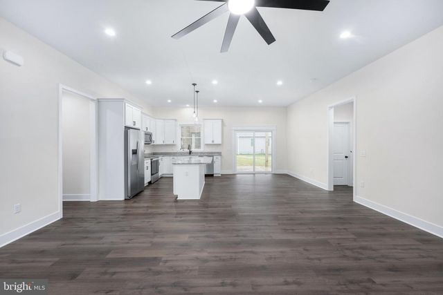 564 CURRIOMAN DR, Montross, VA 22520