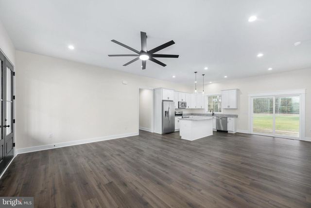 564 CURRIOMAN DR, Montross, VA 22520