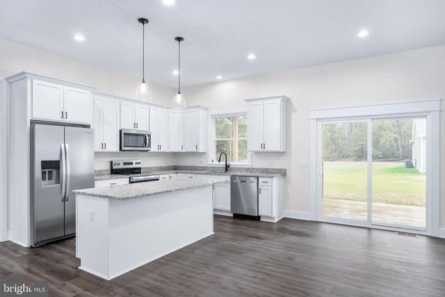 564 CURRIOMAN DR, Montross, VA 22520