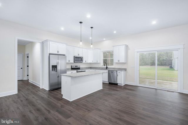 564 CURRIOMAN DR, Montross, VA 22520