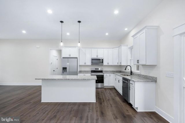 564 CURRIOMAN DR, Montross, VA 22520