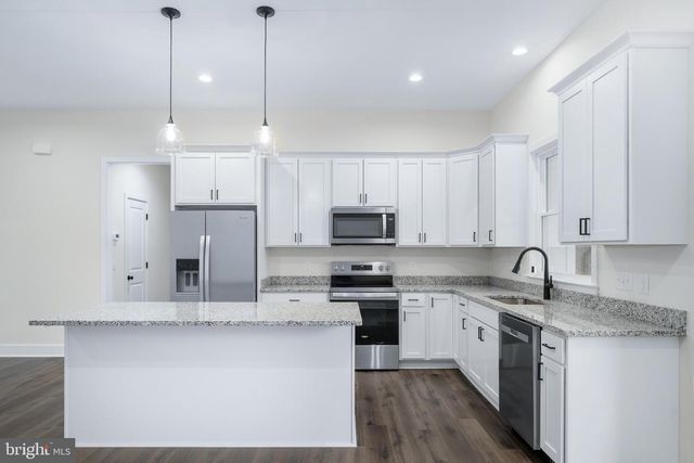 564 CURRIOMAN DR, Montross, VA 22520