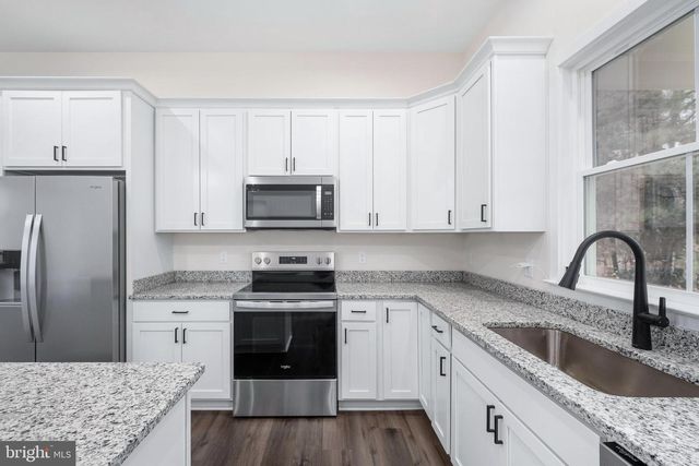 564 CURRIOMAN DR, Montross, VA 22520