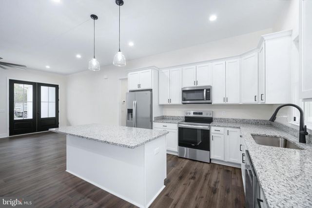 564 CURRIOMAN DR, Montross, VA 22520