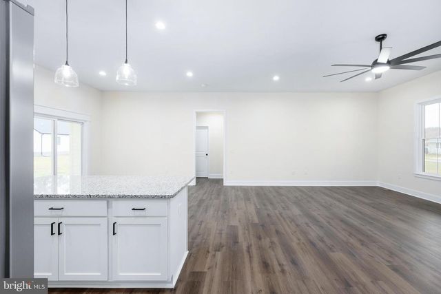 564 CURRIOMAN DR, Montross, VA 22520