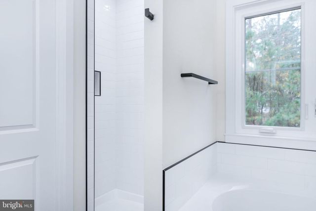 564 CURRIOMAN DR, Montross, VA 22520