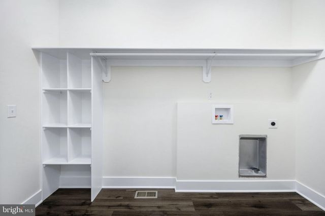 564 CURRIOMAN DR, Montross, VA 22520