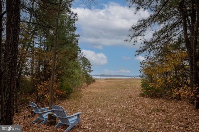 564 CURRIOMAN DR, Montross, VA 22520