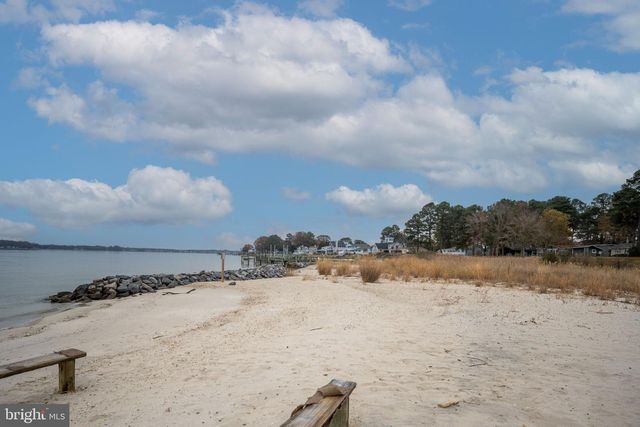 564 CURRIOMAN DR, Montross, VA 22520