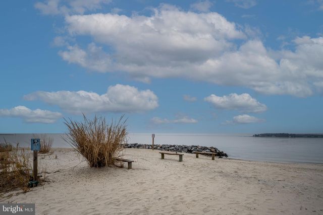 564 CURRIOMAN DR, Montross, VA 22520