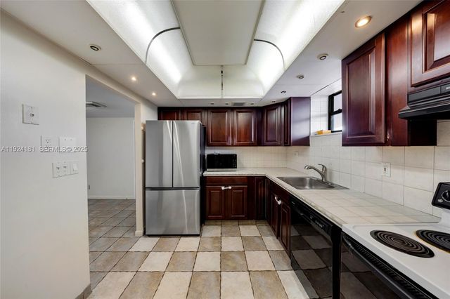 500 Three Islands Blvd 117, Hallandale Beach, FL 33009