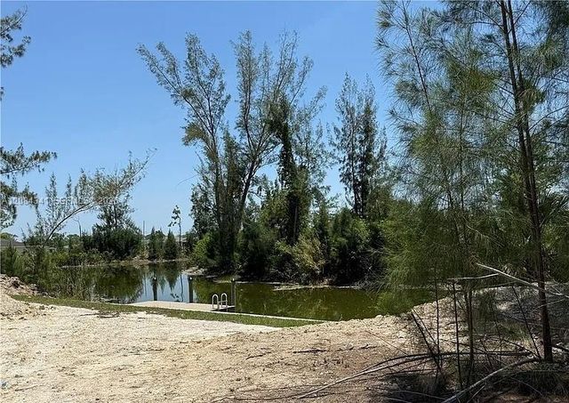 2208 NE 39th Terrace, Cape Coral, FL 33909