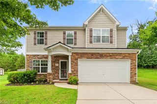 4221 Lochurst Drive, Pfafftown, NC 27040