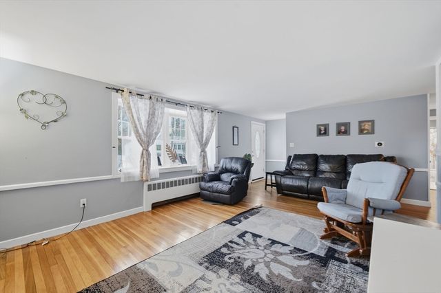 8 Flint St, Chelmsford, MA 01824