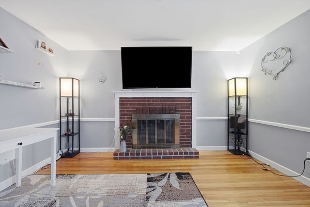 8 Flint St, Chelmsford, MA 01824