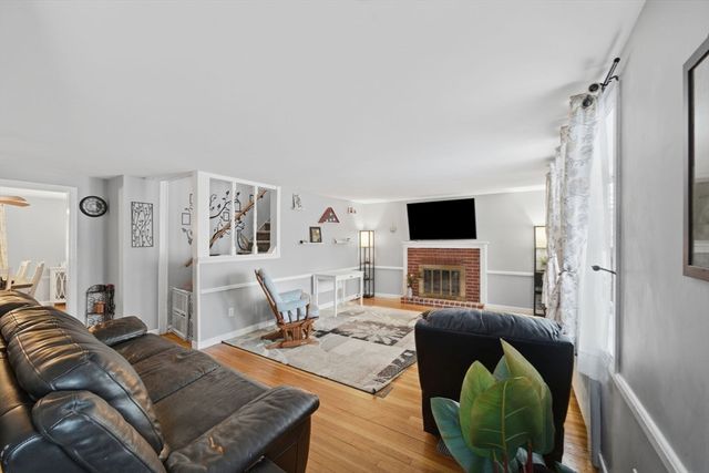 8 Flint St, Chelmsford, MA 01824