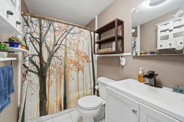 8 Flint St, Chelmsford, MA 01824