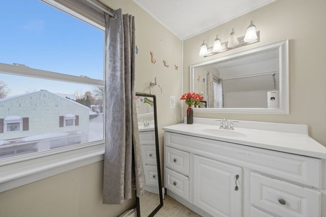 8 Flint St, Chelmsford, MA 01824