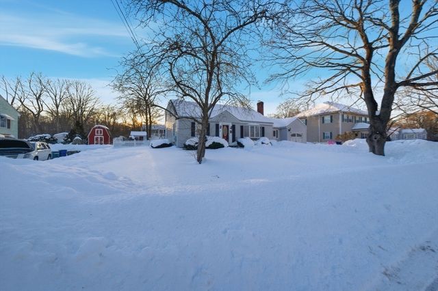 8 Flint St, Chelmsford, MA 01824