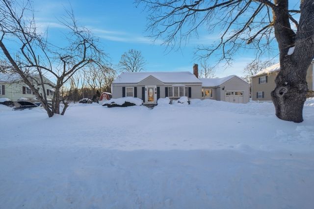 8 Flint St, Chelmsford, MA 01824