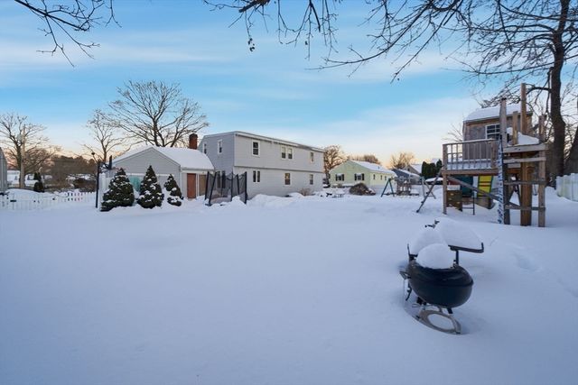 8 Flint St, Chelmsford, MA 01824