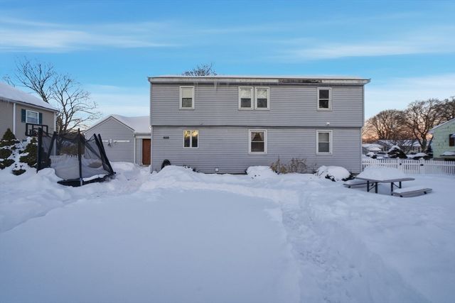 8 Flint St, Chelmsford, MA 01824