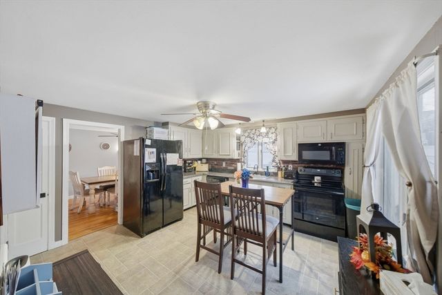 8 Flint St, Chelmsford, MA 01824