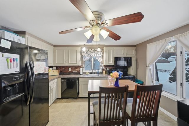 8 Flint St, Chelmsford, MA 01824