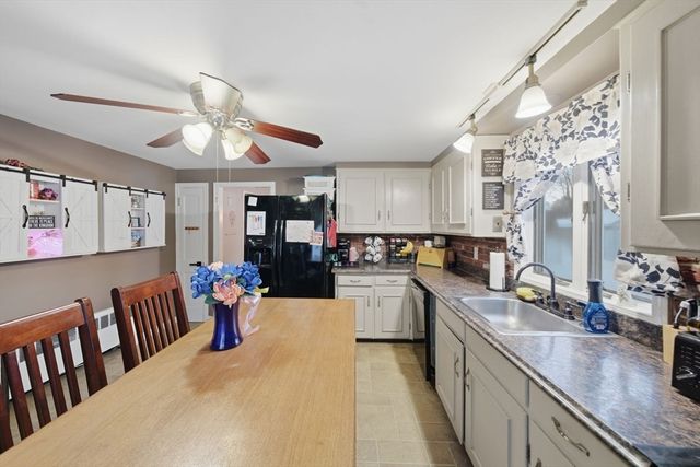 8 Flint St, Chelmsford, MA 01824