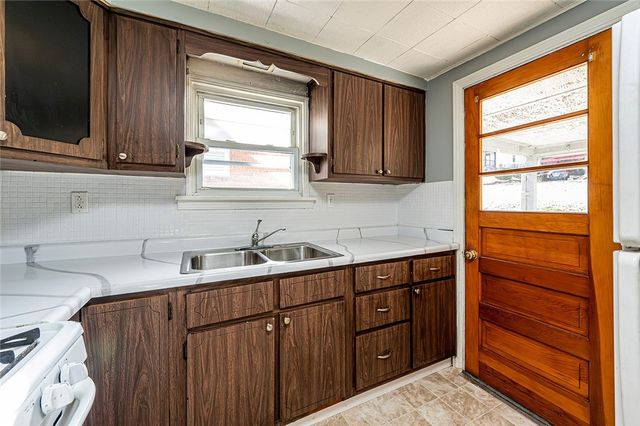 2112 DALTON, Mckeesport, PA 15132