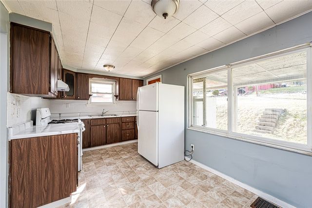 2112 DALTON, Mckeesport, PA 15132