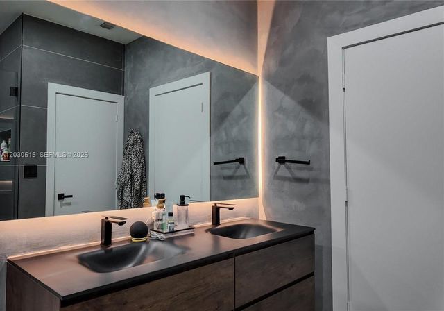 7221 NW 103rd Path, Doral, FL 33178