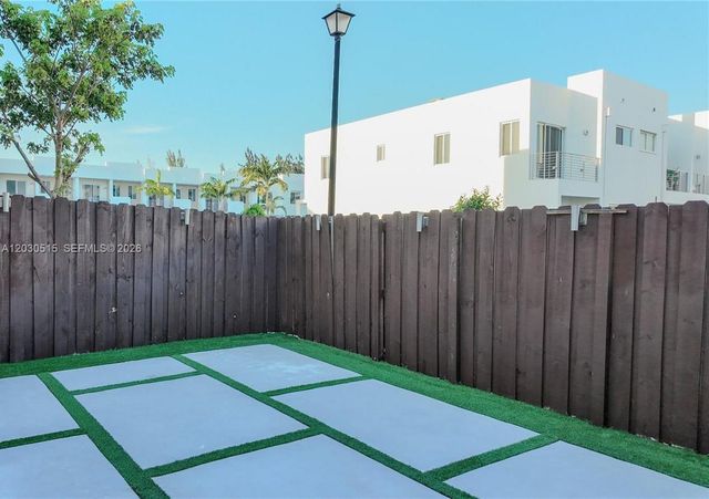 7221 NW 103rd Path, Doral, FL 33178