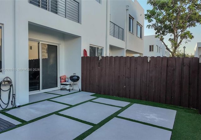 7221 NW 103rd Path, Doral, FL 33178