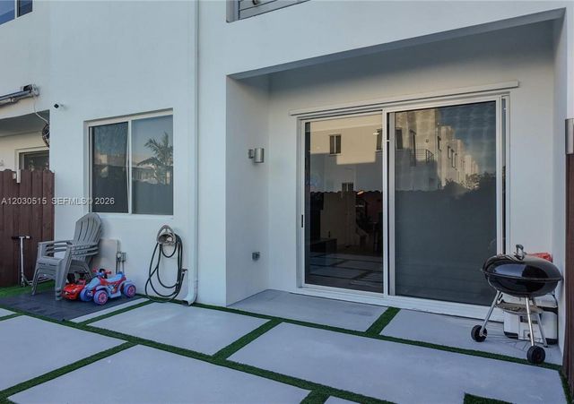 7221 NW 103rd Path, Doral, FL 33178