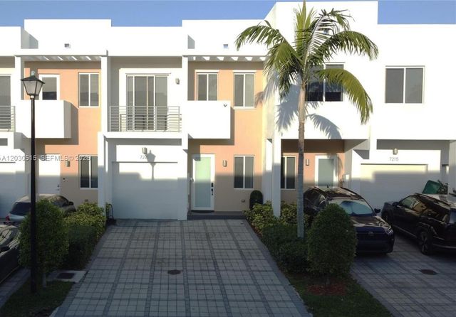 7221 NW 103rd Path, Doral, FL 33178