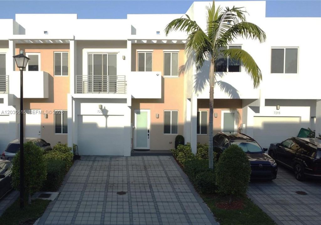 7221 NW 103rd Path, Doral, FL 33178