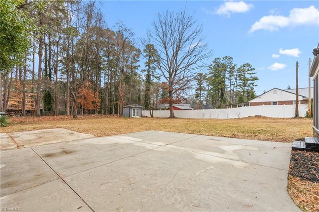 18 Fairway Drive, Lexington, NC 27292