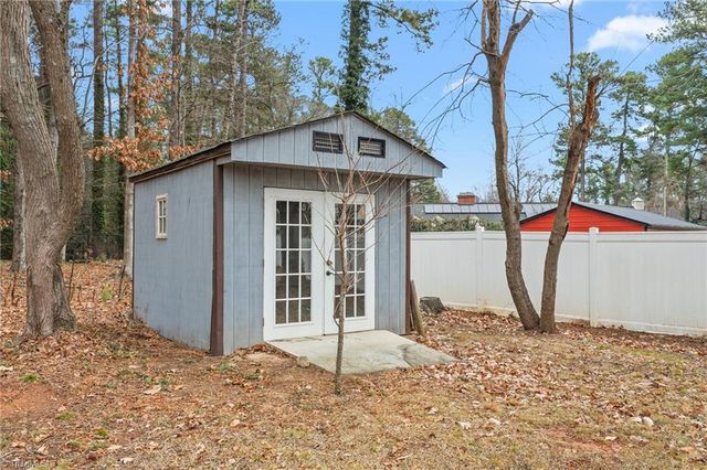 18 Fairway Drive, Lexington, NC 27292