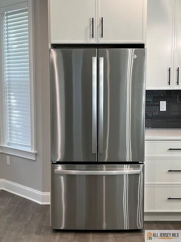 10 Hector Avenue, Edison, NJ 08817