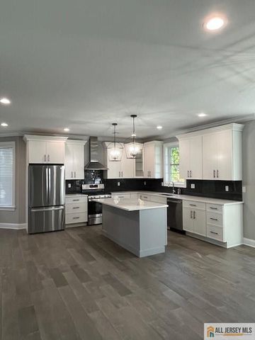 10 Hector Avenue, Edison, NJ 08817