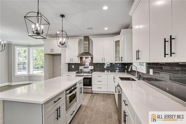 10 Hector Avenue, Edison, NJ 08817