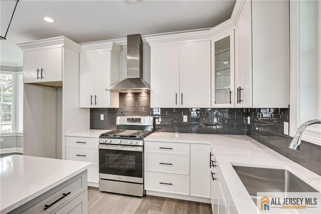 10 Hector Avenue, Edison, NJ 08817