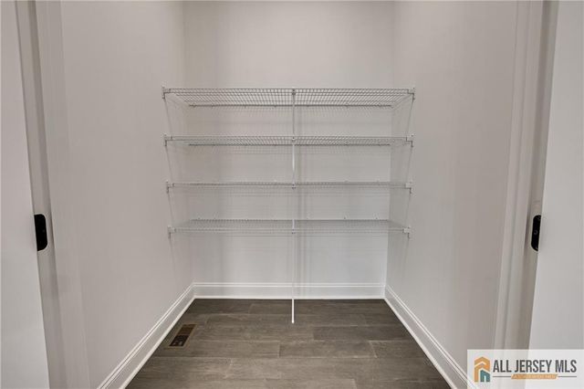 10 Hector Avenue, Edison, NJ 08817