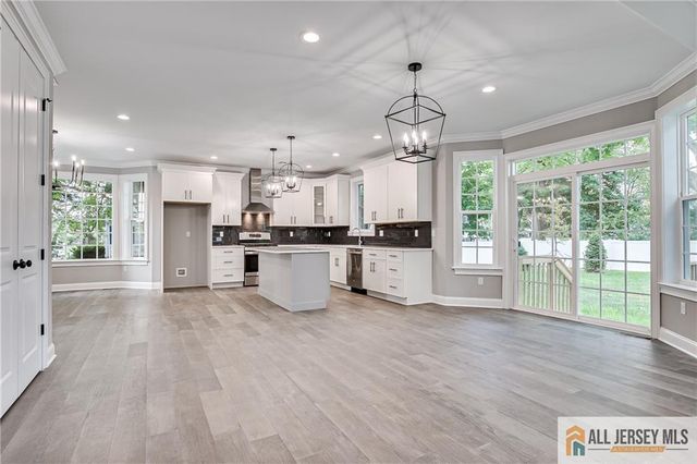 10 Hector Avenue, Edison, NJ 08817