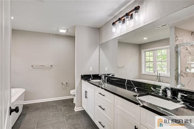 10 Hector Avenue, Edison, NJ 08817